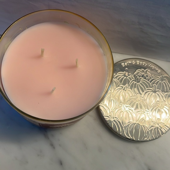 Bath & Body Works Pumpkin Cupcake Scented Candle - Picture 4 of 5